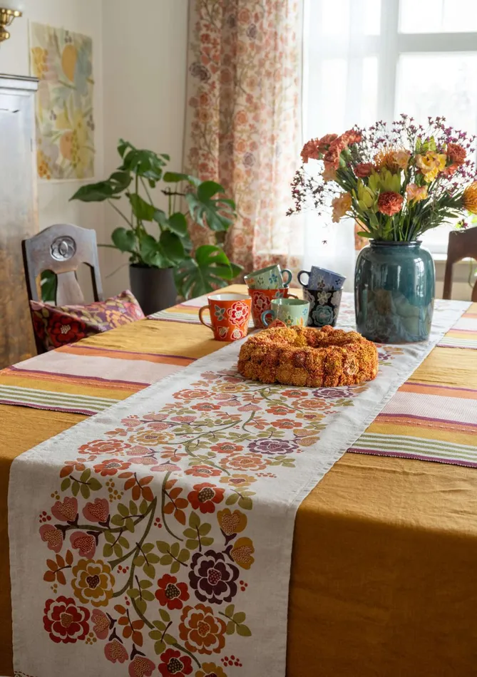 Gudrun Sjdn Wild Rose Table Runner In Linen Women Tablecloths