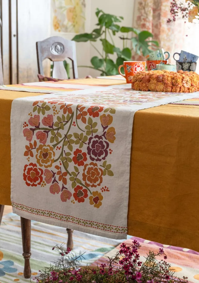 Gudrun Sjdn Wild Rose Table Runner In Linen Women Tablecloths