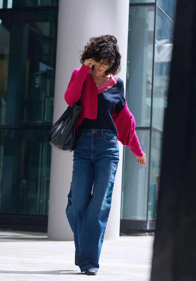 Jumpers and Cardigans Women Hush Deep VNeck Jumper Midnight Navypink