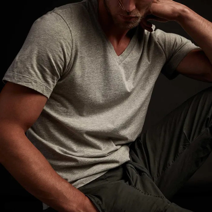 MEN James Perse CLASSICS Short Sleeve V Neck Heather Grey