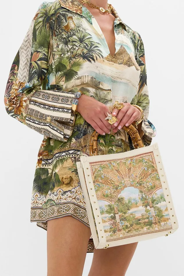 NORTH SOUTH TOTE VIEWS OF THE VALLEY Views Of The Valley WomensMens Camilla Bags