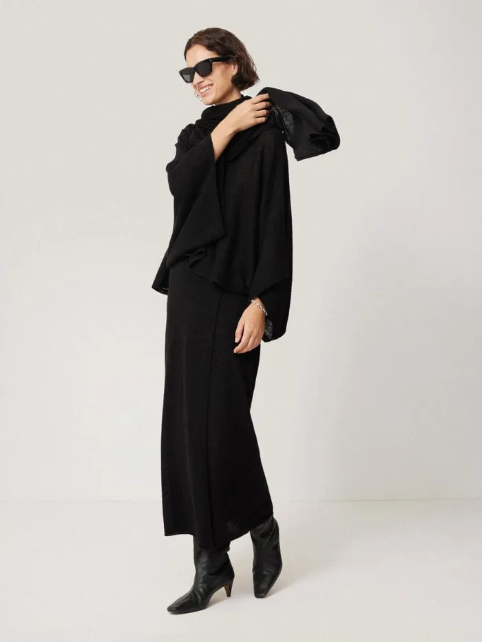 Soft Gauzy Knit Scarf Black Women Jigsaw Ponchos and Scarves
