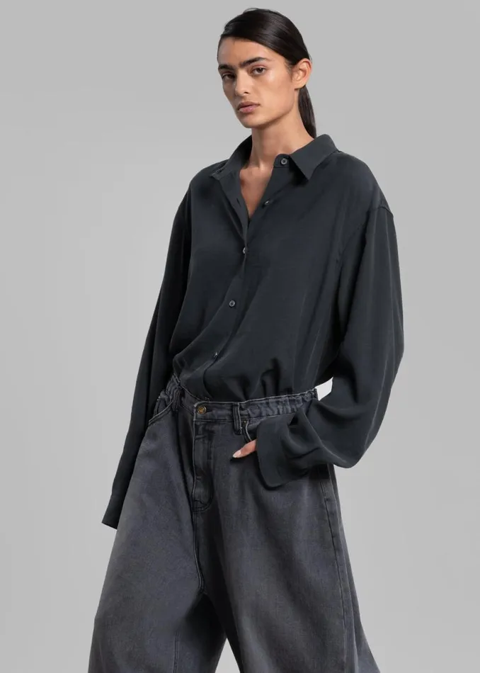 The Frankie Shop Lotta Fluid Shirt 8211 Charcoal Shop Tops