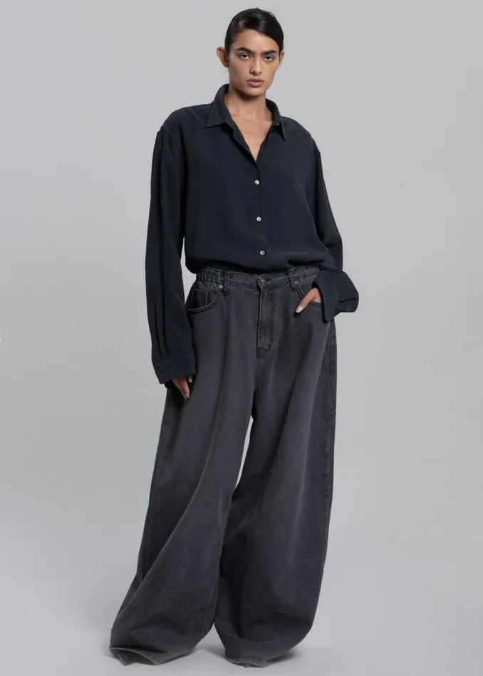 The Frankie Shop Lotta Fluid Shirt 8211 Charcoal Shop Tops