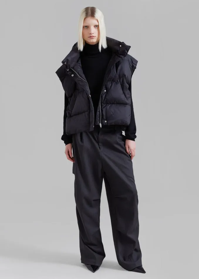 The Frankie Shop Prague Puffer Hoodie Vest 8211 Black Shop Outerwear
