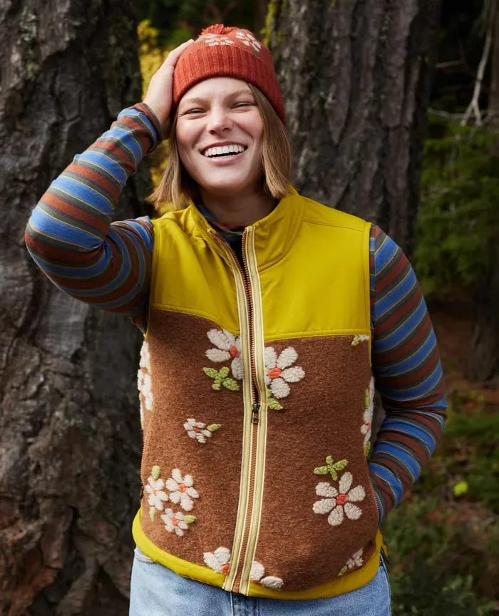 ToadandCo Jackets and Layers Women039s Sespe Sherpa Vest Daisy 8211 Women039s
