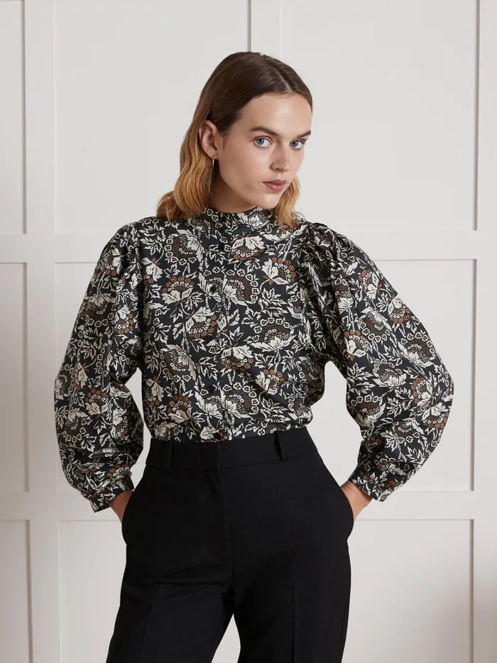 Women Clothing Cyrillus Pablo Piatti Amelia Print Blouse With Balloon Sleeves Imp Amelia Navy Noir
