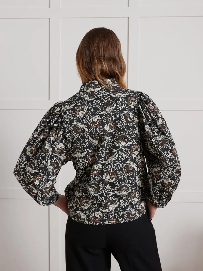 Women Clothing Cyrillus Pablo Piatti Amelia Print Blouse With Balloon Sleeves Imp Amelia Navy Noir