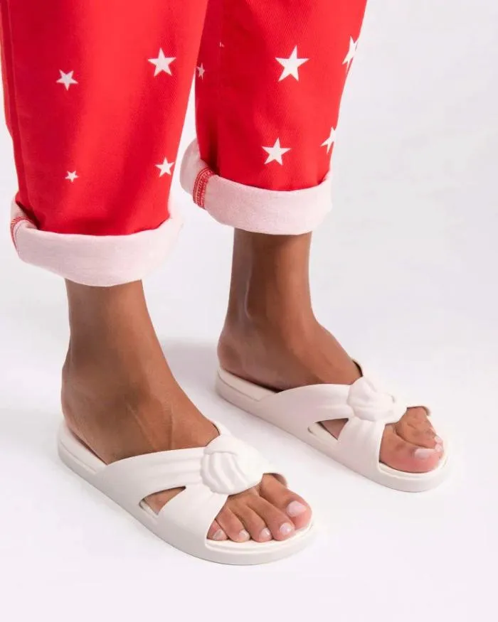 Women Plush White Melissa Slides